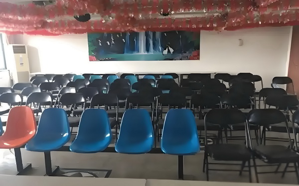 深圳 本科如何落户_变态男躲女神床下，尺度生猛的日本电影！ 尺重点依然人社是个交化